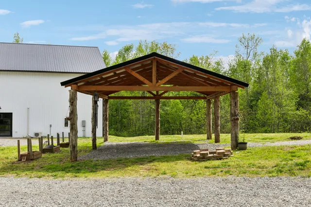 $799,000 | 13128 Highway 49, Erin, TN 37061