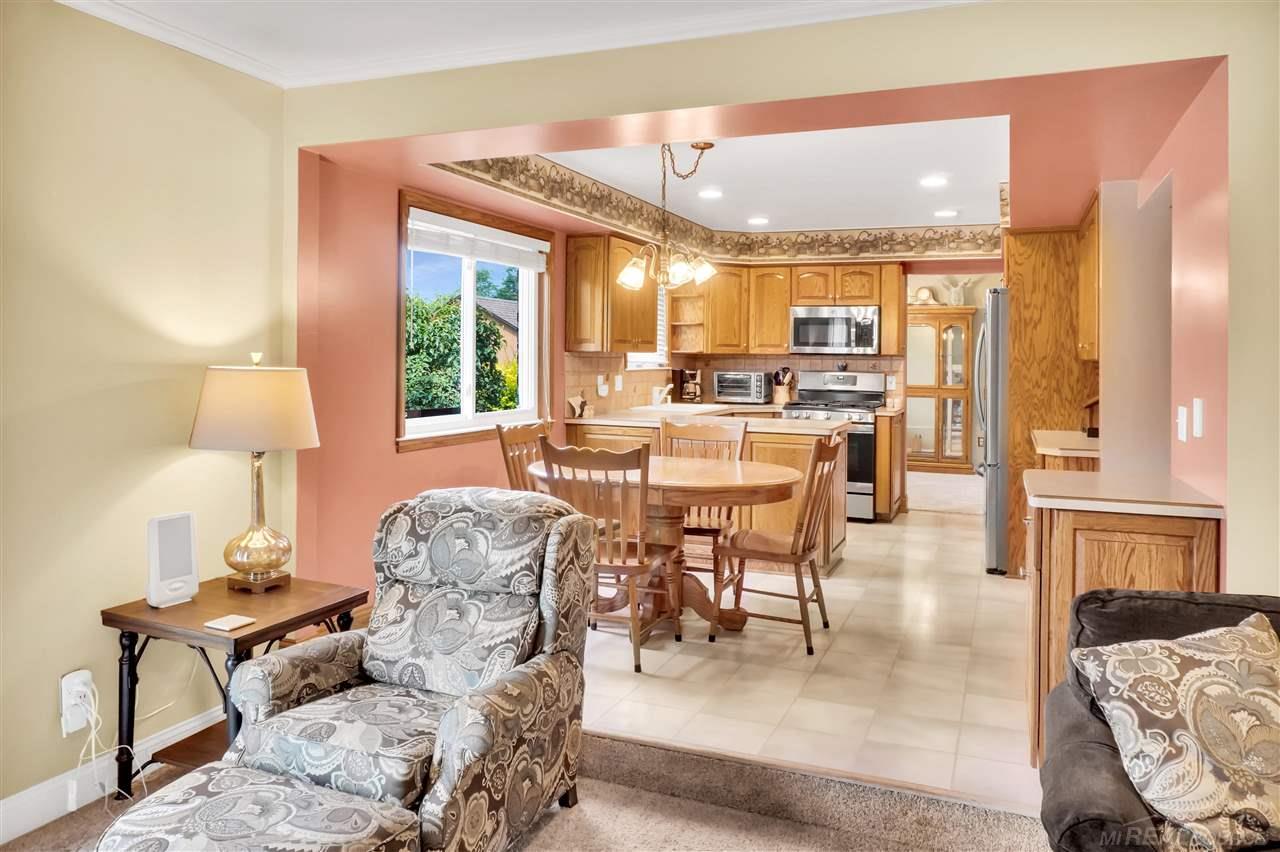 47371 Kathleen Road Macomb, MI 48044 - Photo 8 of 42 50055191-7.JPG