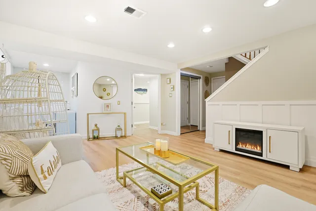 $404,900 | 72 West Nevada Avenue, Glendale Heights, IL 60139