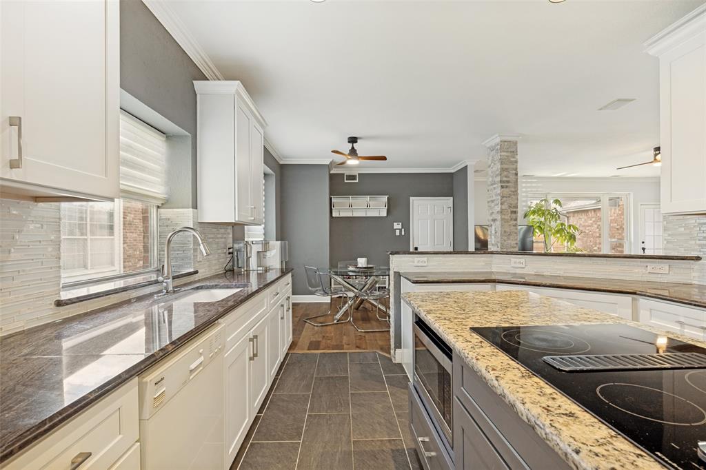322 Hampton Court Coppell, TX 75019 - Photo 10 of 37