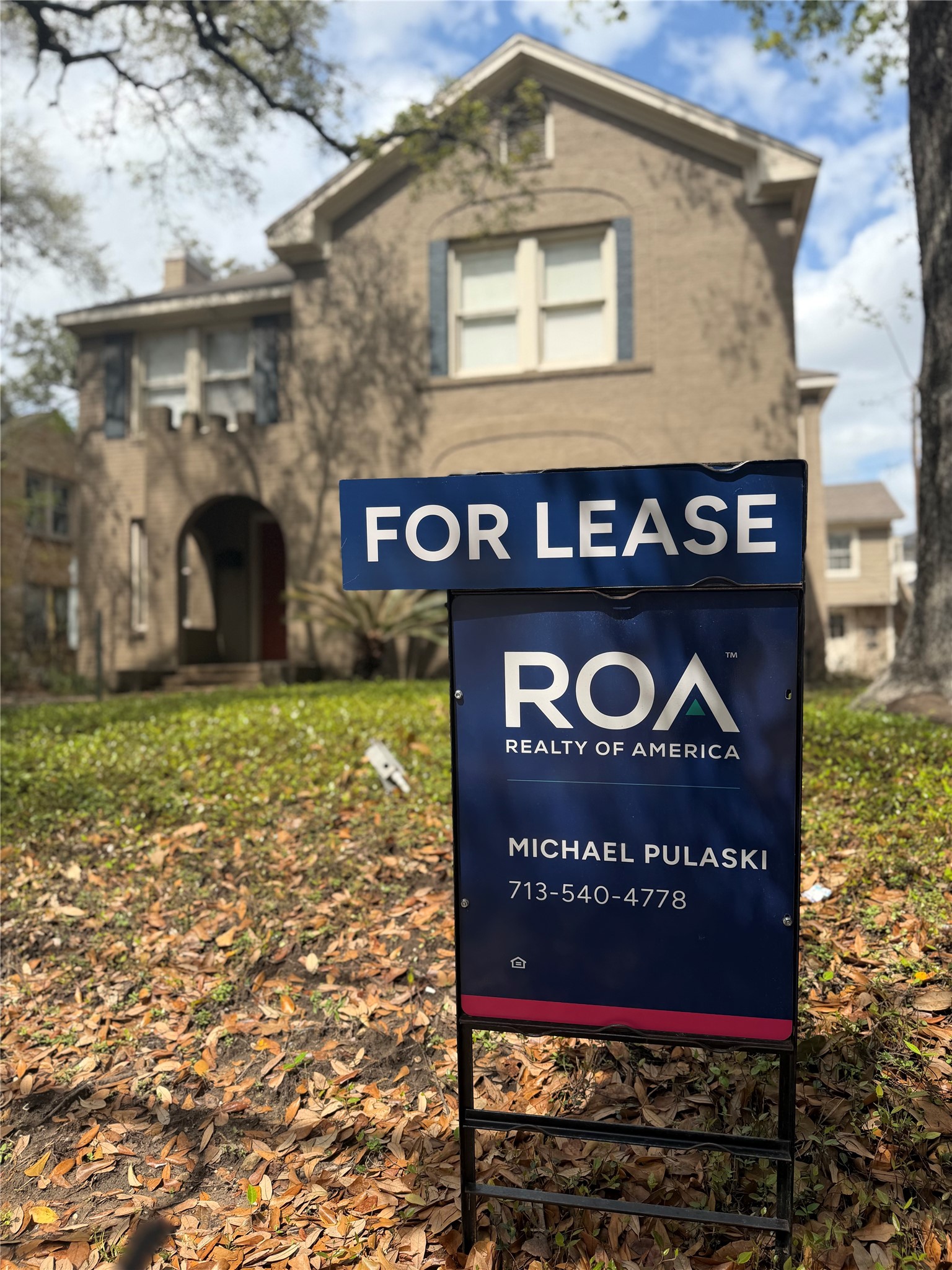 2030 Bissonnet Street Houston, TX 77005 - Photo 2 of 25 a sign on the side of a building