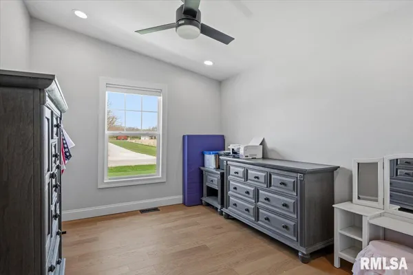 $289,900 | 4800 West Divernon Road, Auburn, IL 62615