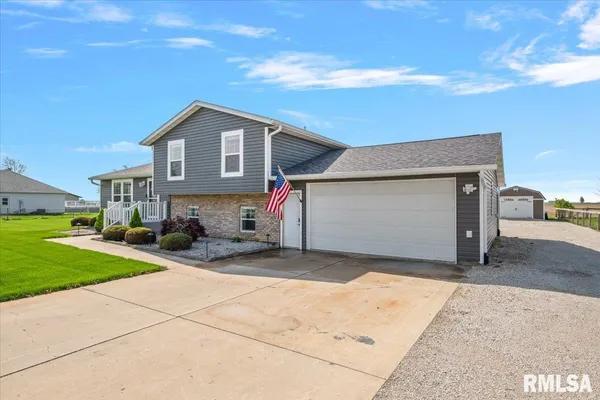 $289,900 | 4800 West Divernon Road, Auburn, IL 62615