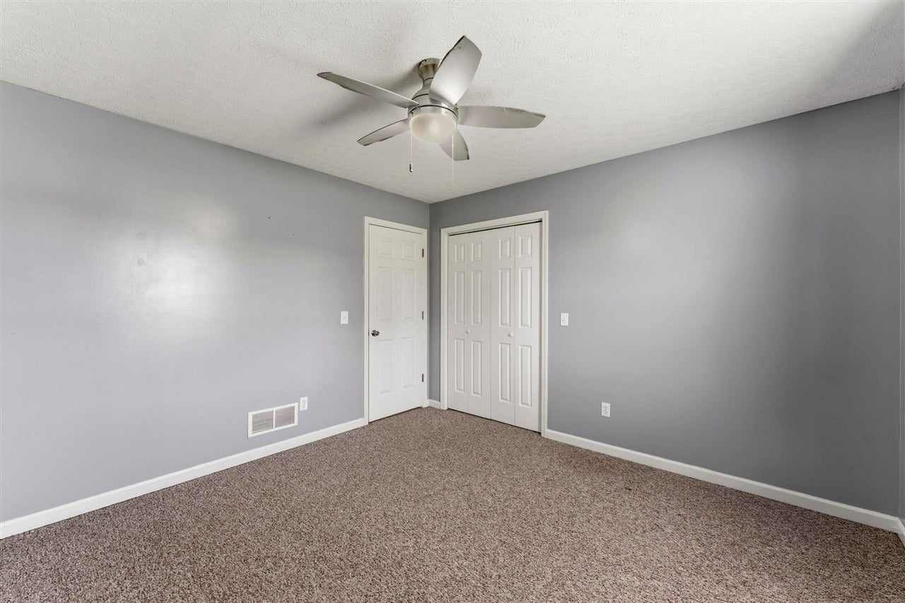 937 Dripping Springs Road Glasgow, KY 42141 - Photo 16 of 36 Gallery Image 16