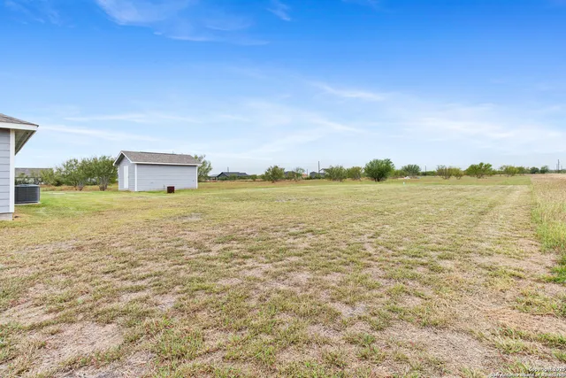 $1,800 | 1034 County Road 6710, Natalia, TX 78059