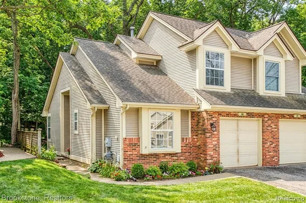 $252,900 | 886 Whisperwood Trail, Fenton, MI 48430