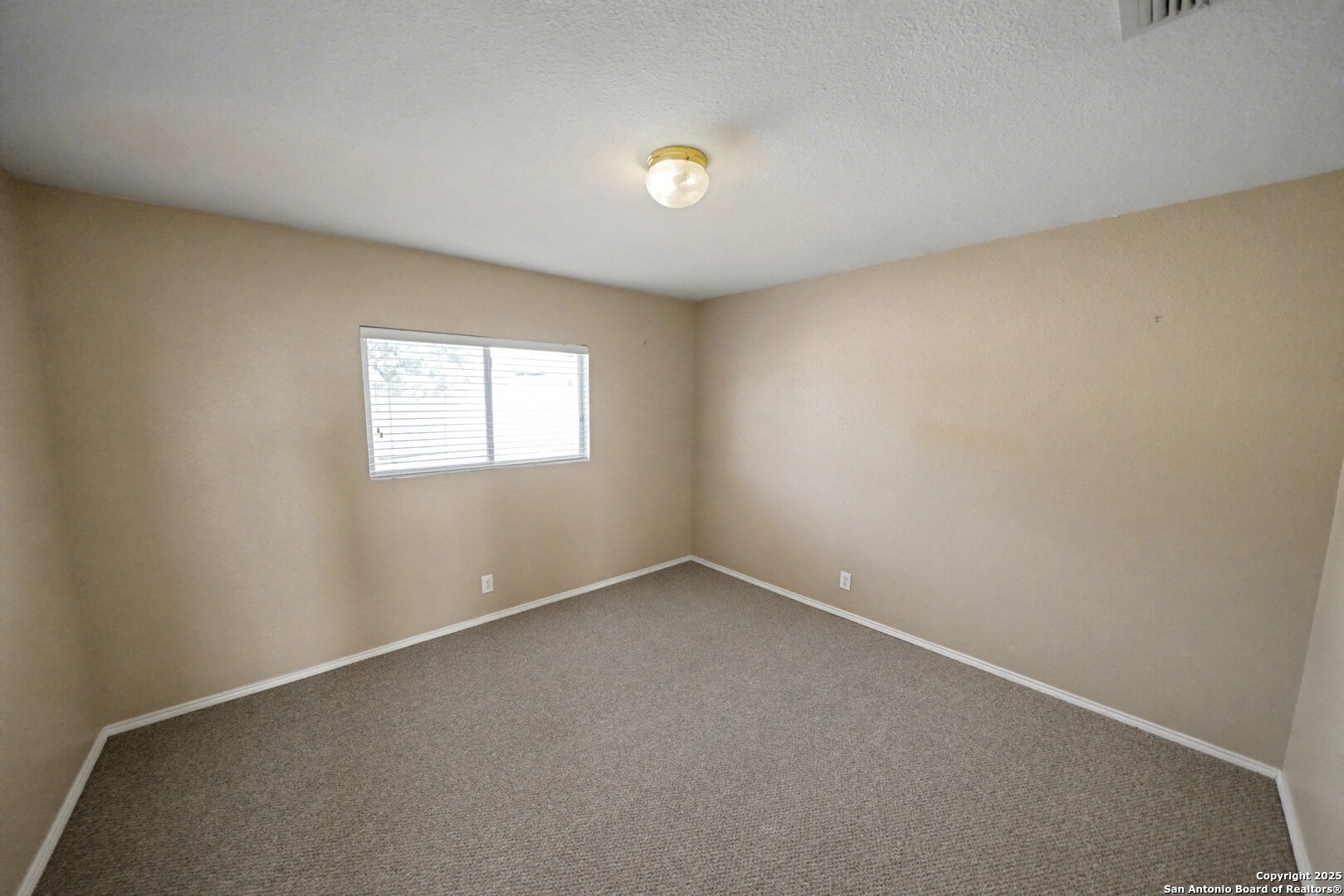 3615 Longhorn Creek San Antonio, TX 78261 - Photo 26 of 42 an empty room with a window