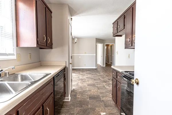 $1,300 | 308 Alan Court, Oak Grove, KY 42262