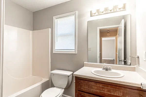 $1,300 | 308 Alan Court, Oak Grove, KY 42262