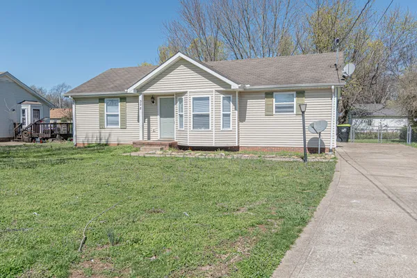 $1,300 | 308 Alan Court, Oak Grove, KY 42262