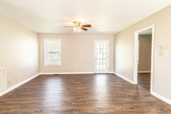 $1,300 | 308 Alan Court, Oak Grove, KY 42262