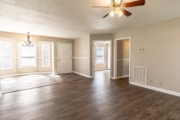 $1,300 | 308 Alan Court, Oak Grove, KY 42262