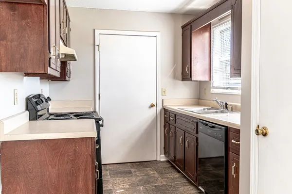 $1,300 | 308 Alan Court, Oak Grove, KY 42262