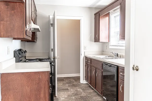 $1,300 | 308 Alan Court, Oak Grove, KY 42262