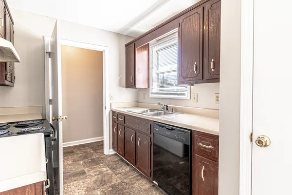 $1,300 | 308 Alan Court, Oak Grove, KY 42262