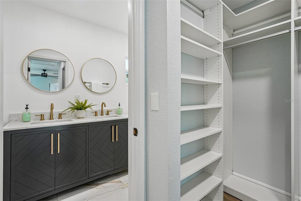 9725 48th Place North St. Petersburg, FL 33708 - Photo 27 of 51