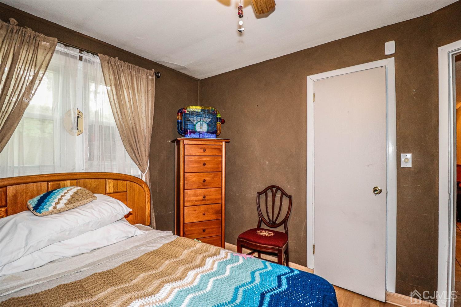 25 Roberts Road New Brunswick, NJ 08901 - Photo 13 of 27 Gallery Image 13