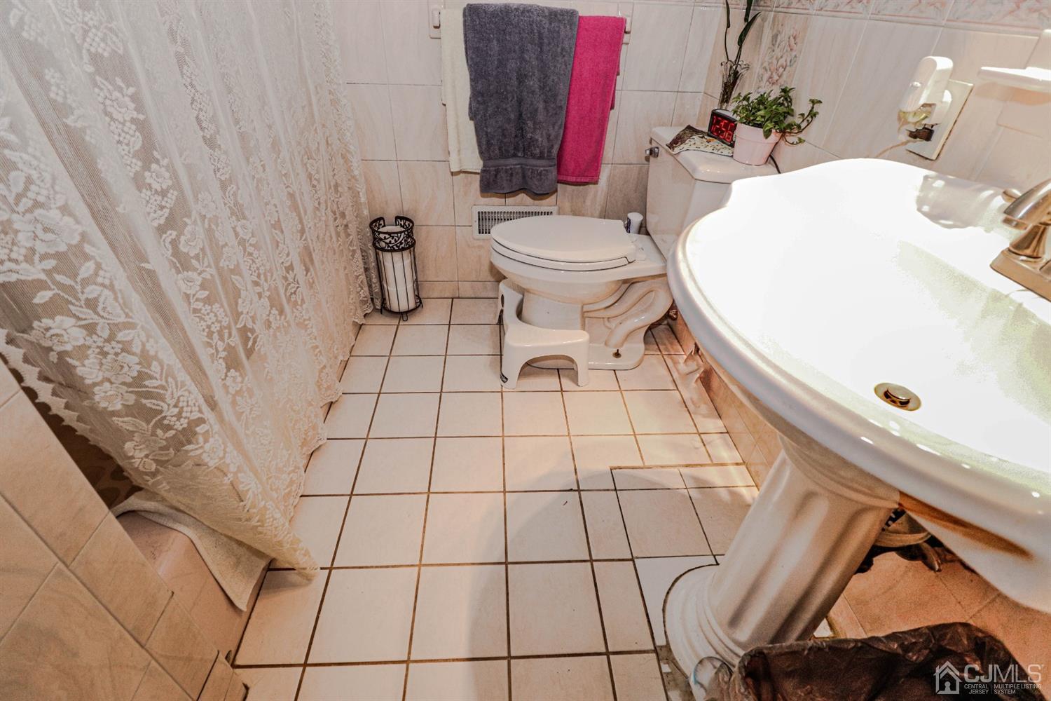 25 Roberts Road New Brunswick, NJ 08901 - Photo 15 of 27 Gallery Image 15