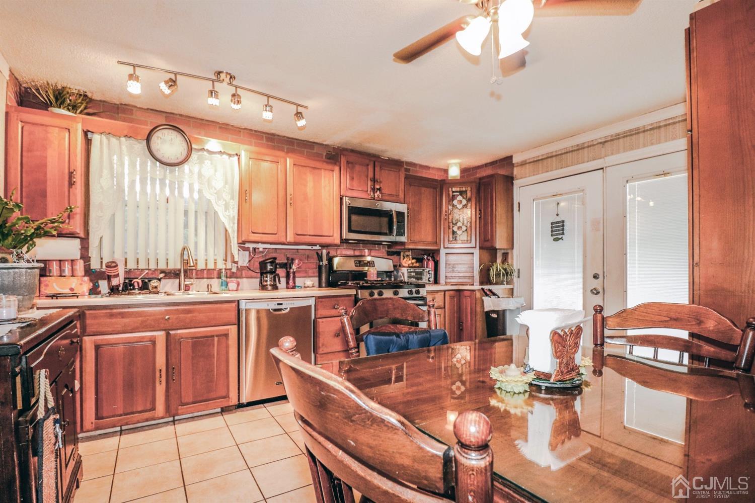 25 Roberts Road New Brunswick, NJ 08901 - Photo 10 of 27 Gallery Image 10