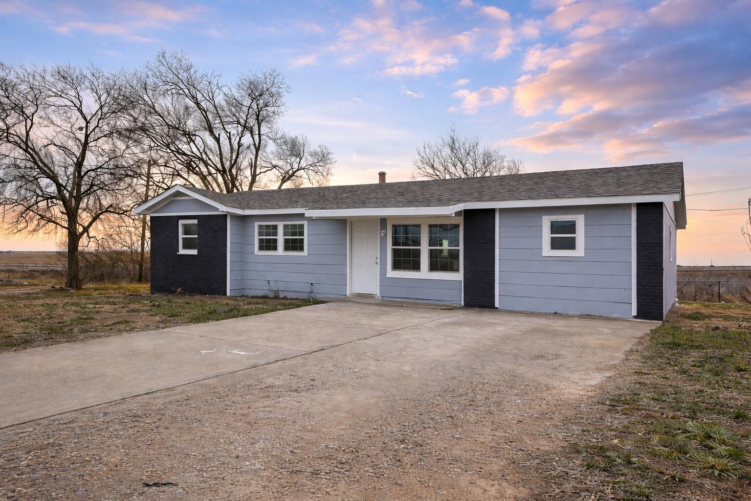 3512 East Baylor Street Lubbock, TX 79403 - Photo 2 of 14 A2952447-AE5F-447F-87B0-335B107F995F