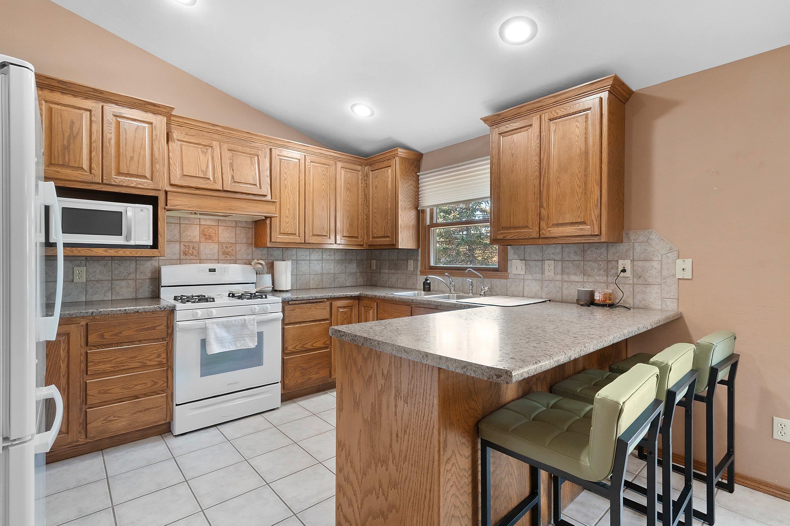674 Swan Road De Pere, WI 54115 - Photo 13 of 51