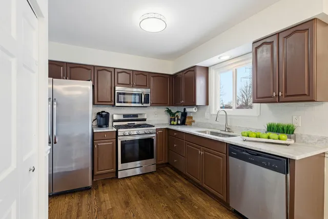 $330,000 | 20842 West Aspen Court, Plainfield, IL 60544