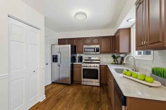 $330,000 | 20842 West Aspen Court, Plainfield, IL 60544