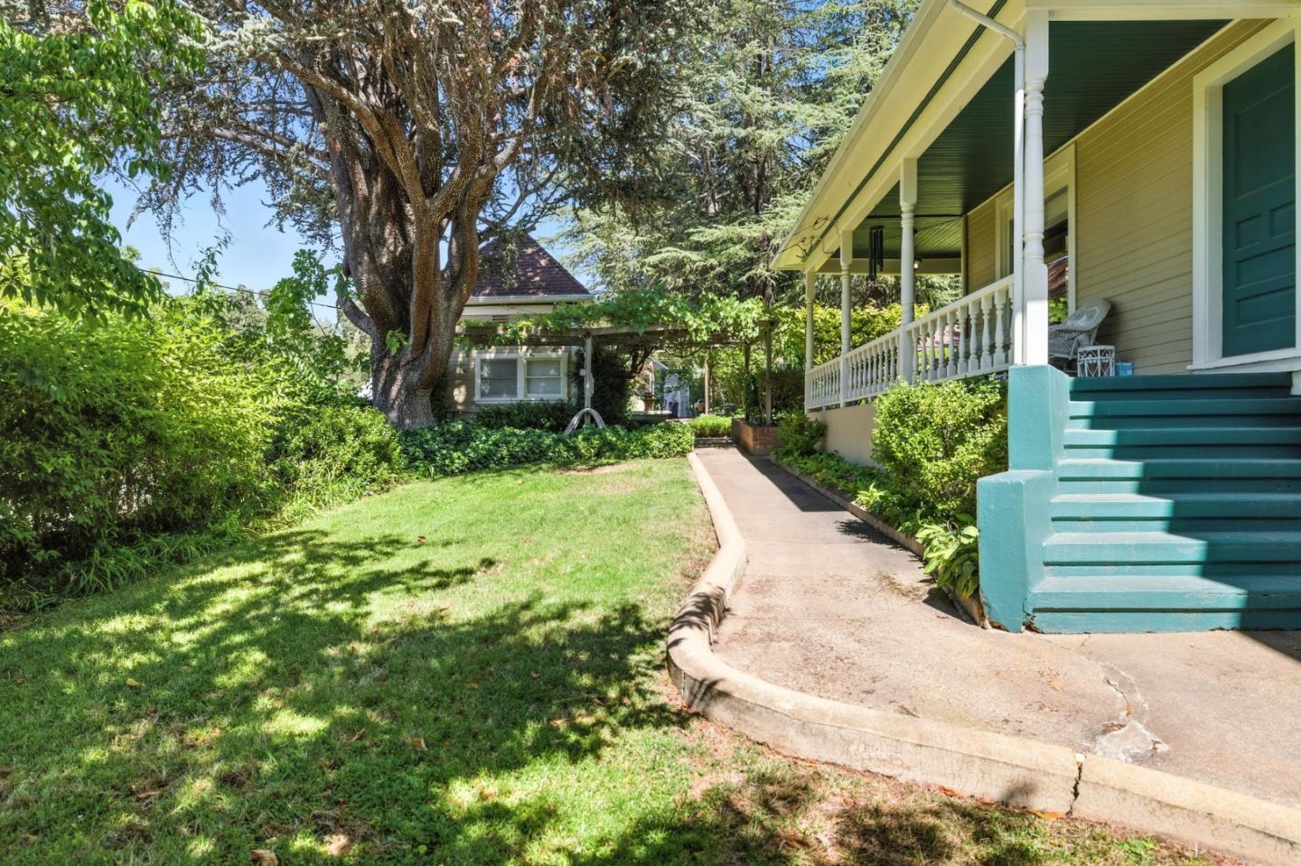 1330 Jackson Gate Road Jackson, CA 95642 - Photo 31 of 72 a view of a house with a yard