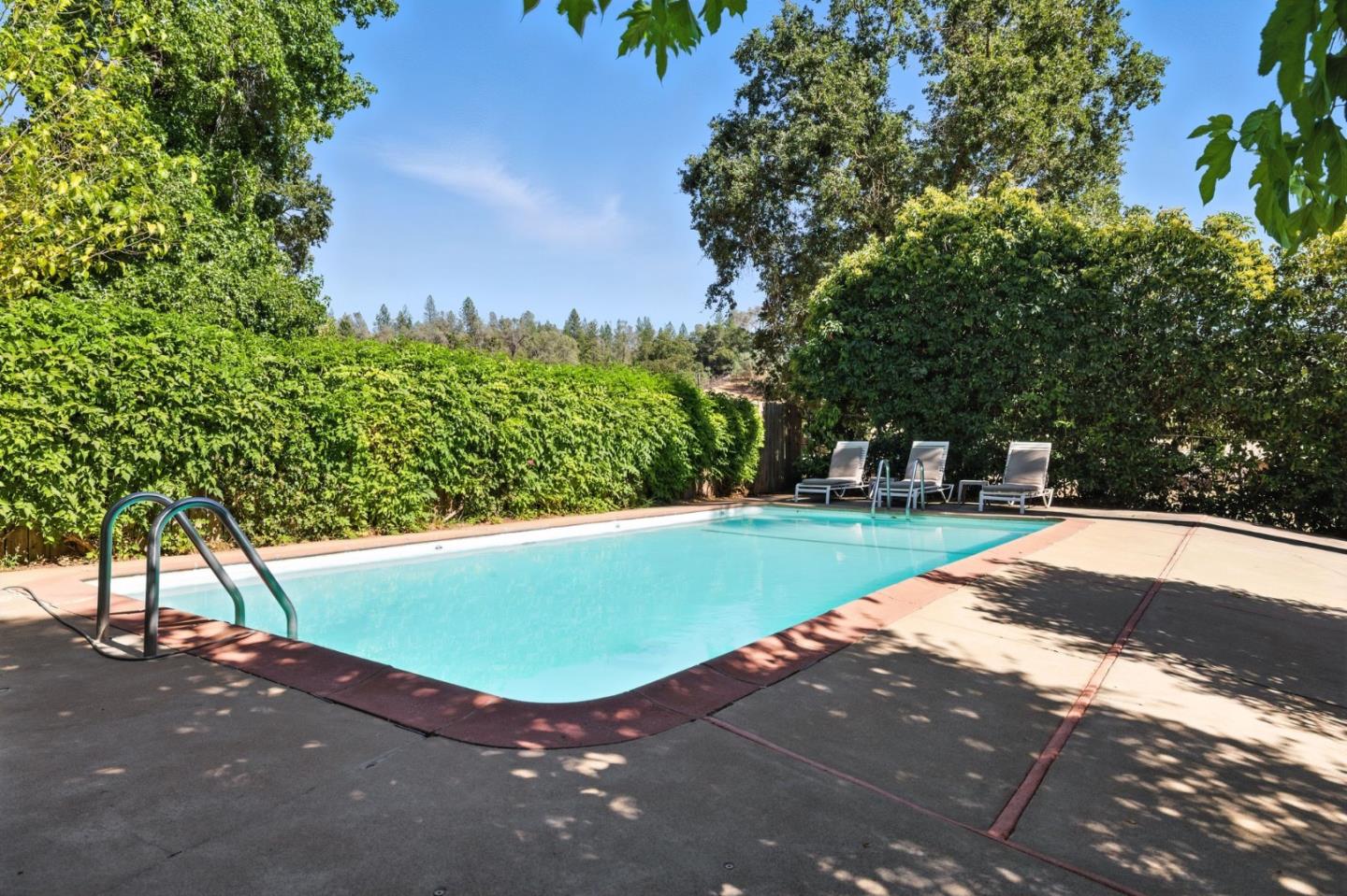 1330 Jackson Gate Road Jackson, CA 95642 - Photo 46 of 72 a view of a basketball court