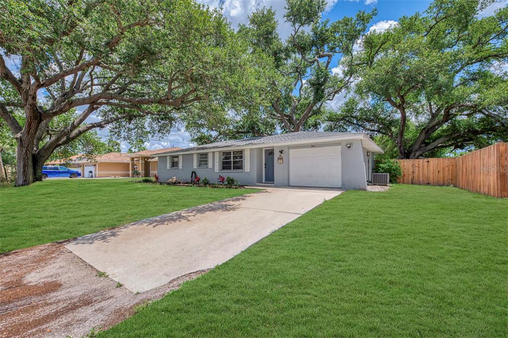 361 Falkland Road Venice, FL 34293 - Photo 3 of 40
