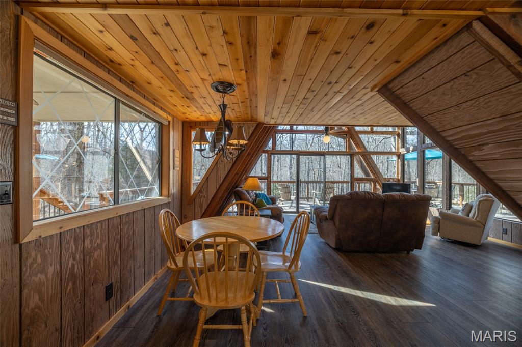 633 Wunderbar Point Drive Innsbrook, MO 63390 - Photo 7 of 40