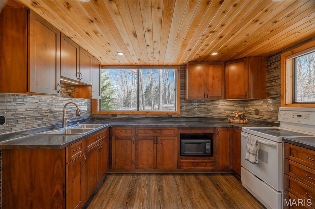 633 Wunderbar Point Drive Innsbrook, MO 63390 - Photo 9 of 40