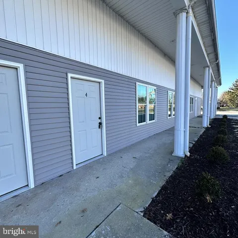 $1,400 | 300 Collins Avenue, Unit 3, Hurlock, MD 21643