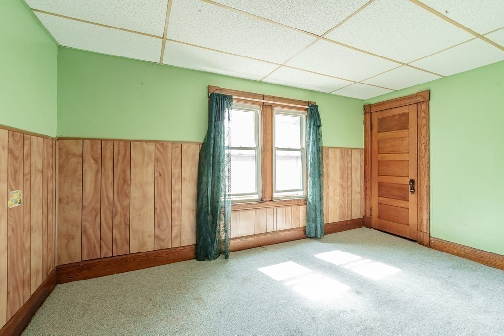 27 Freeman Terrace Springfield, MA 01104 - Photo 20 of 32 an empty room with windows