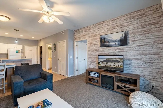 $225,000 | 4935 Robbins Circle, Unit 230, Osage Beach, MO 65065