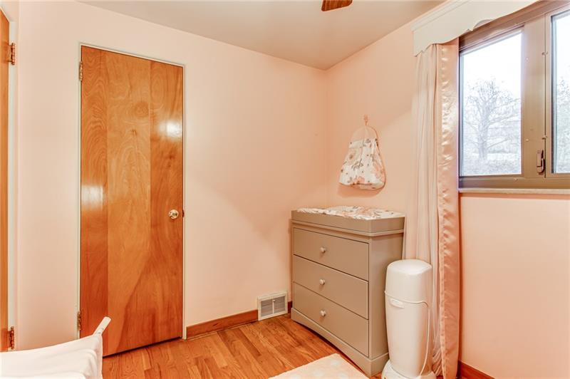 3735 Schuette Road Pittsburgh, PA 15227 - Photo 10 of 16 Gallery Image 10