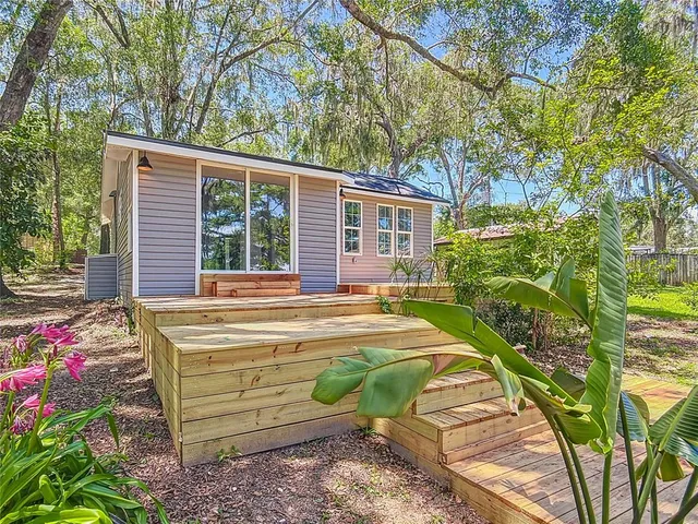 a view of a house with a backyard