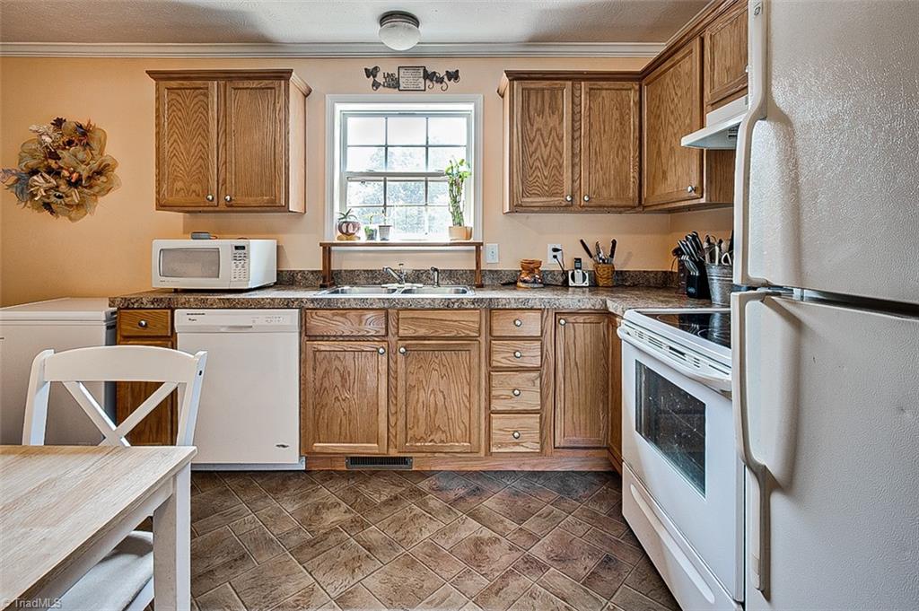 6841 Randall Hurley Road Troy, NC 27371 - Photo 8 of 24 Gallery Image 8