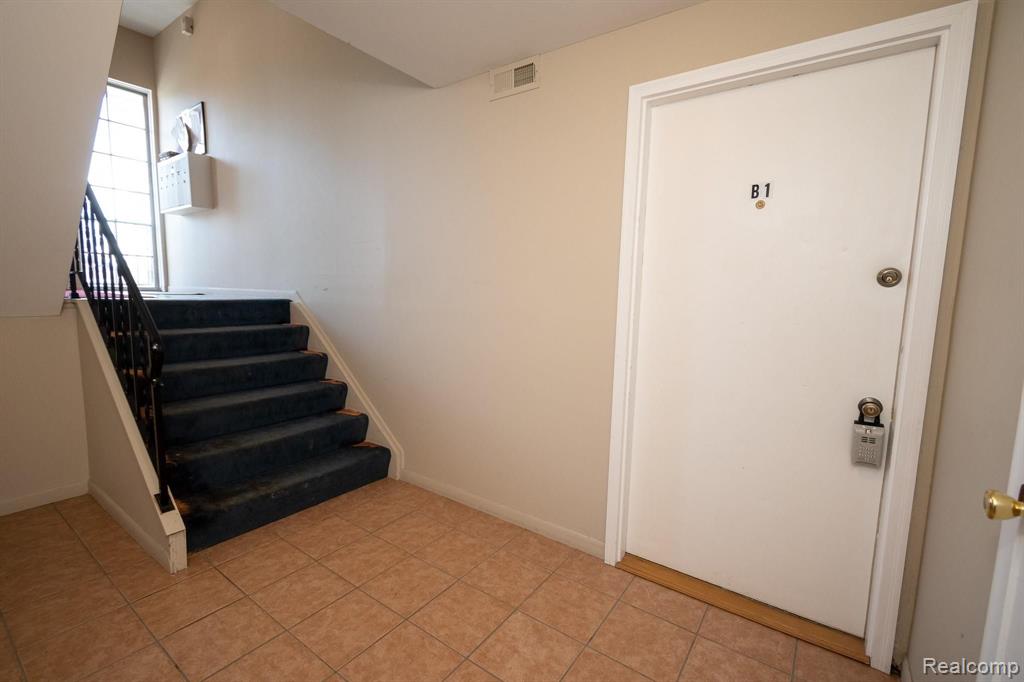409 West Highland Road, Unit B1 Howell, MI 48843 - Photo 5 of 26