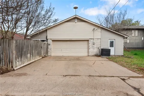 $385,000 | 2907 Broadmoor Drive, Bryan, TX 77802