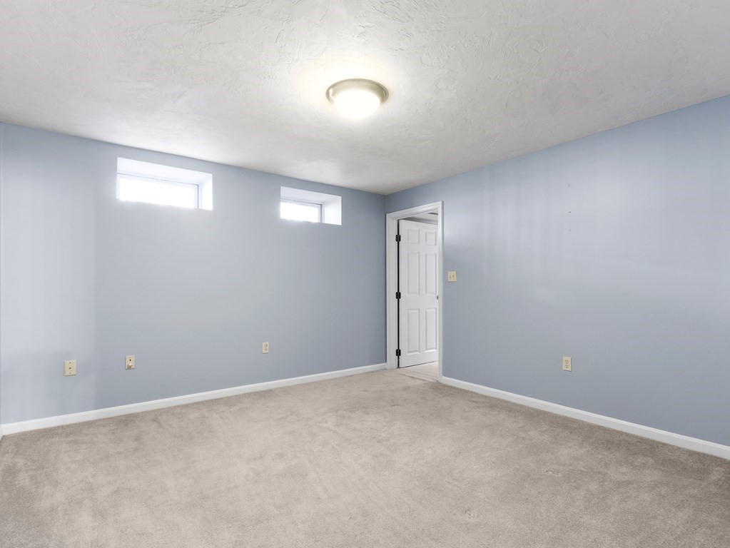 39 Walsh Road Newton, MA 02459 - Photo 22 of 42