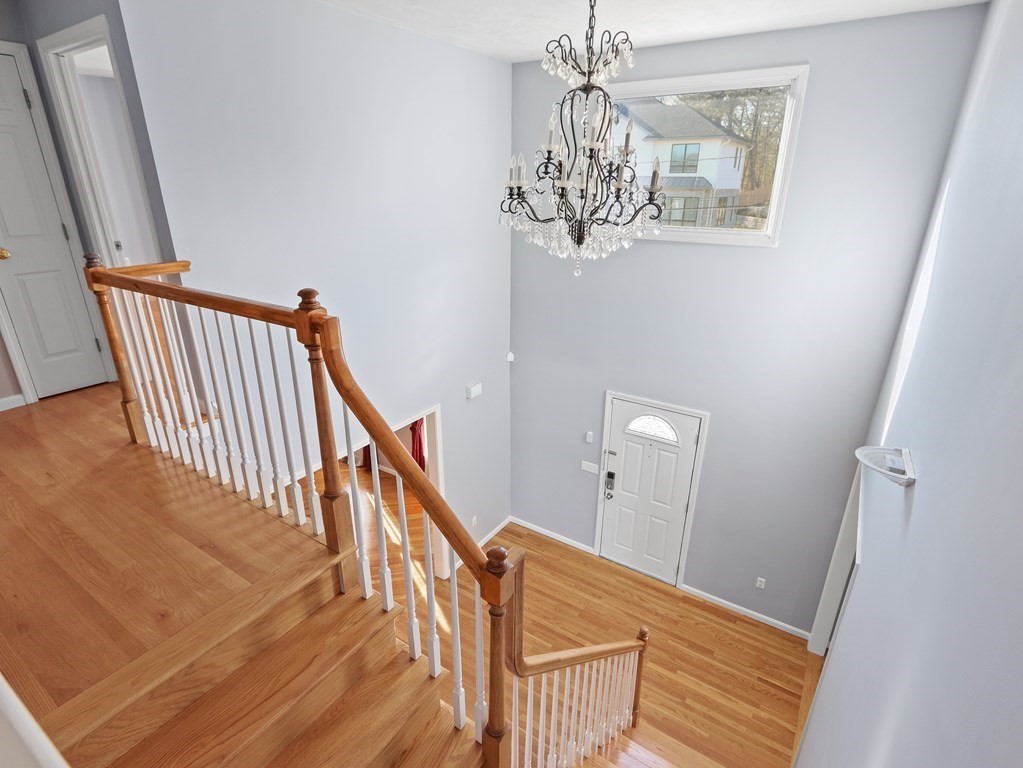 39 Walsh Road Newton, MA 02459 - Photo 4 of 42