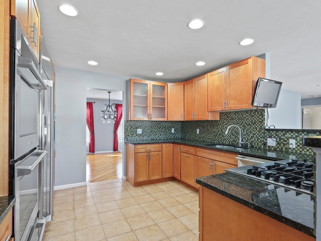 39 Walsh Road Newton, MA 02459 - Photo 10 of 42