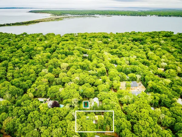 $44,000 | 52 Settlers Landing Lane, East Hampton, NY 11937
