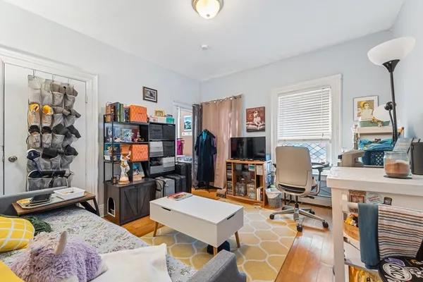 $2,500 | 12 Evergreen Square, Unit 2, Somerville, MA 02143