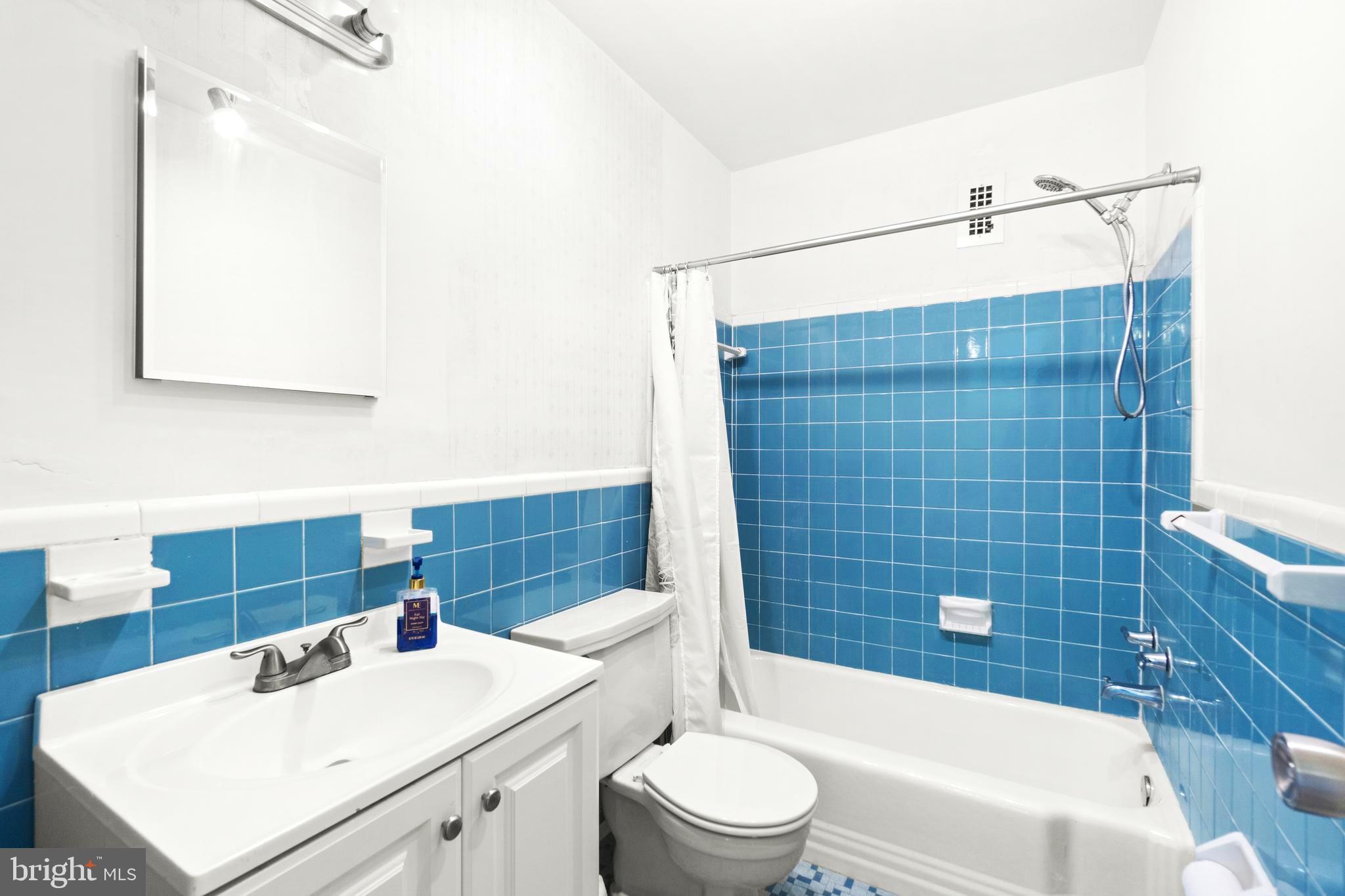 8601 Manchester Road, Unit 513 Silver Spring, MD 20901 - Photo 4 of 31 a bathroom with a sink mirror toilet and bathtub