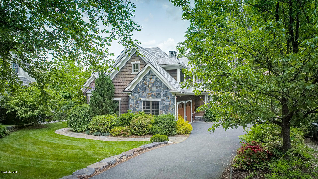 91 Round Hill Road Northampton, MA 01060 - Photo 1 of 21 Enrance