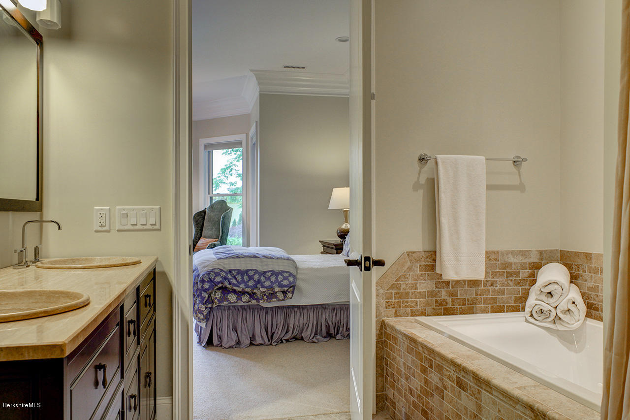 91 Round Hill Road Northampton, MA 01060 - Photo 14 of 21 Ensuite bath