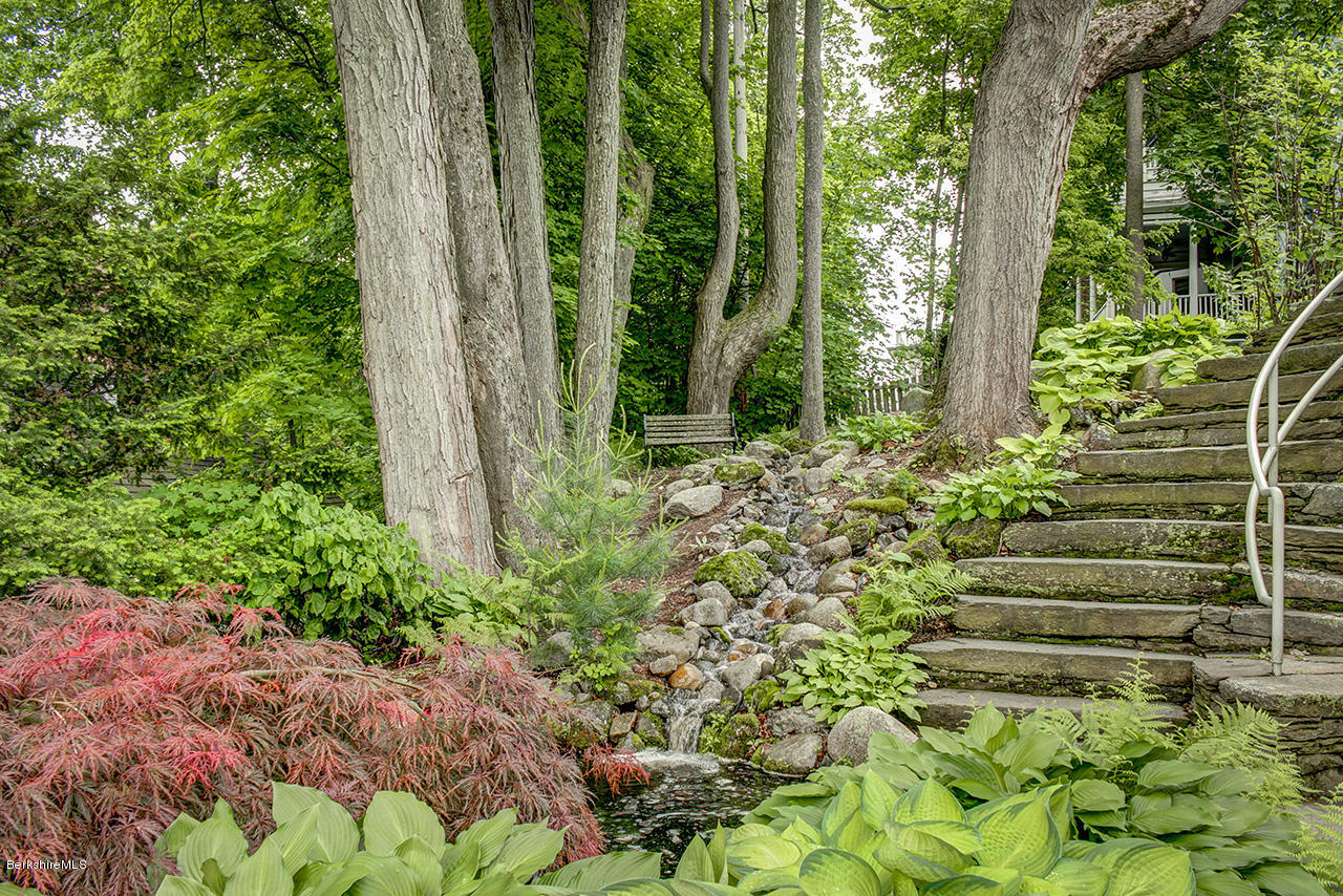 91 Round Hill Road Northampton, MA 01060 - Photo 20 of 21 Yard