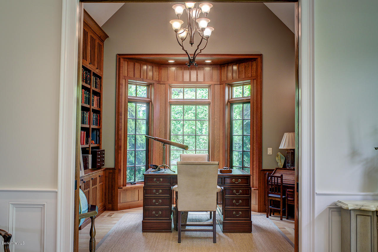 91 Round Hill Road Northampton, MA 01060 - Photo 8 of 21 Office